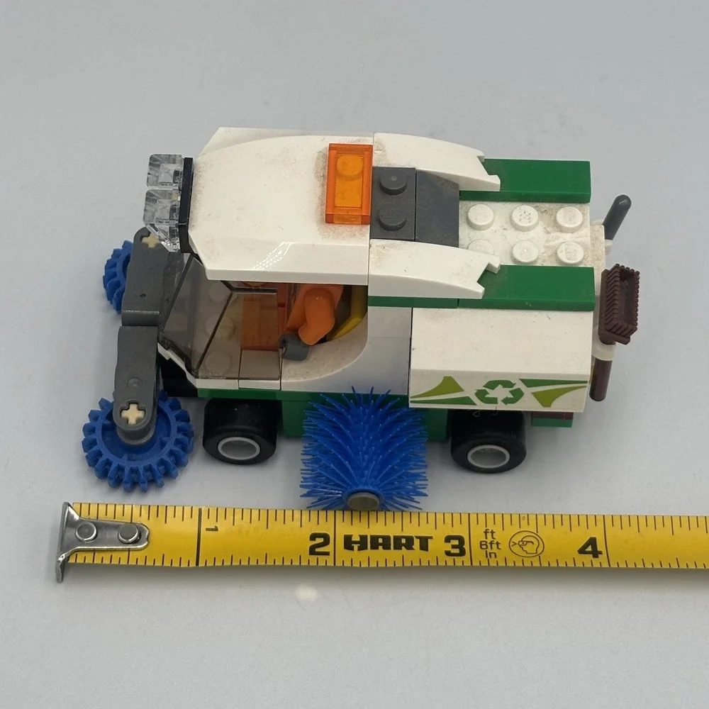LEGO CITY Lot Street Sweeper Minifigure 60249